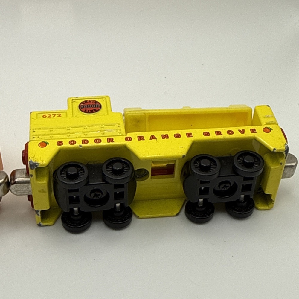 Thomas & Friends Take Along Lot Sodor Oil Company & Orange Grove Train Cars 2003 - Picture 8 of 12